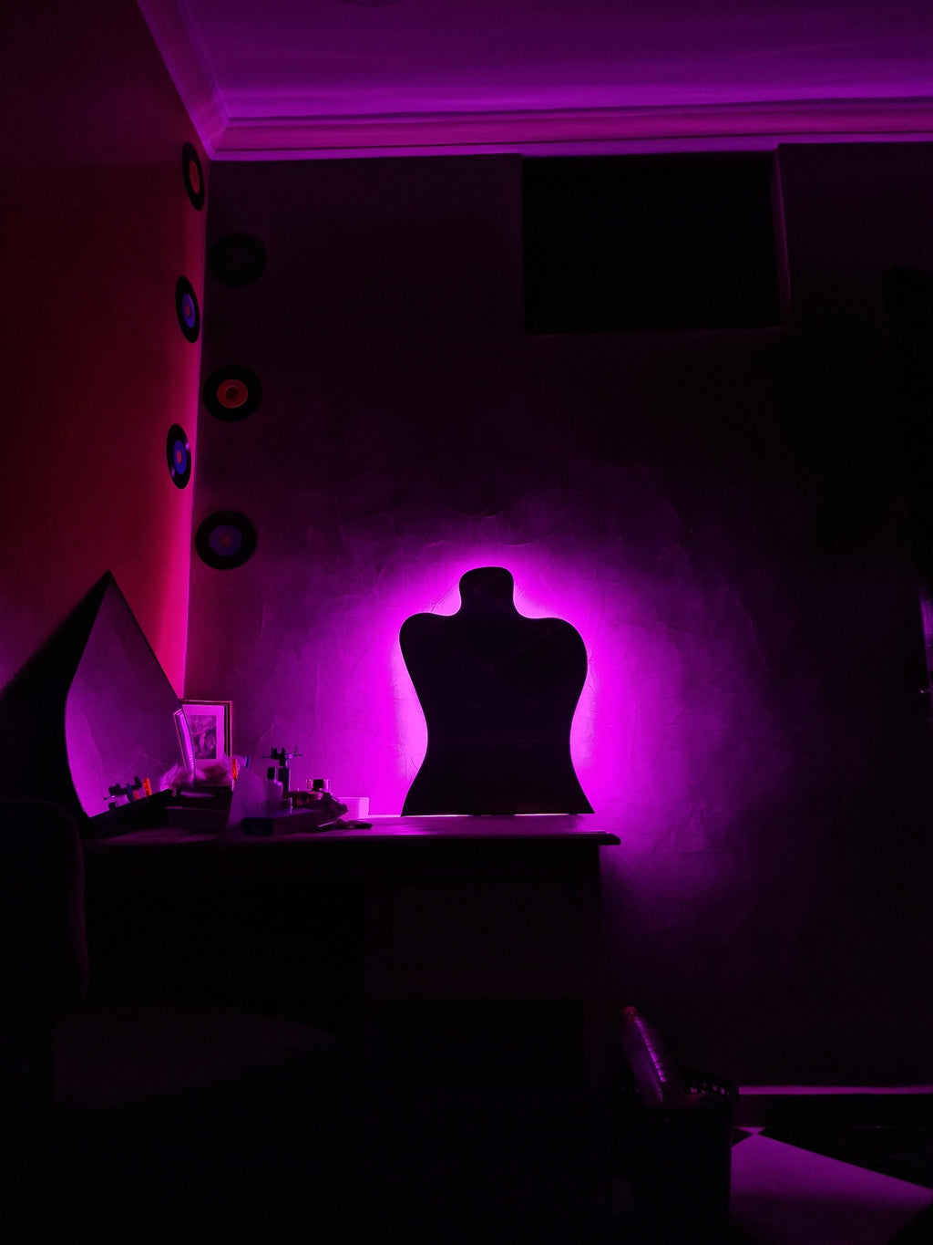Silhouette LED Mirror – Purple Neon Backlit Wall Decor