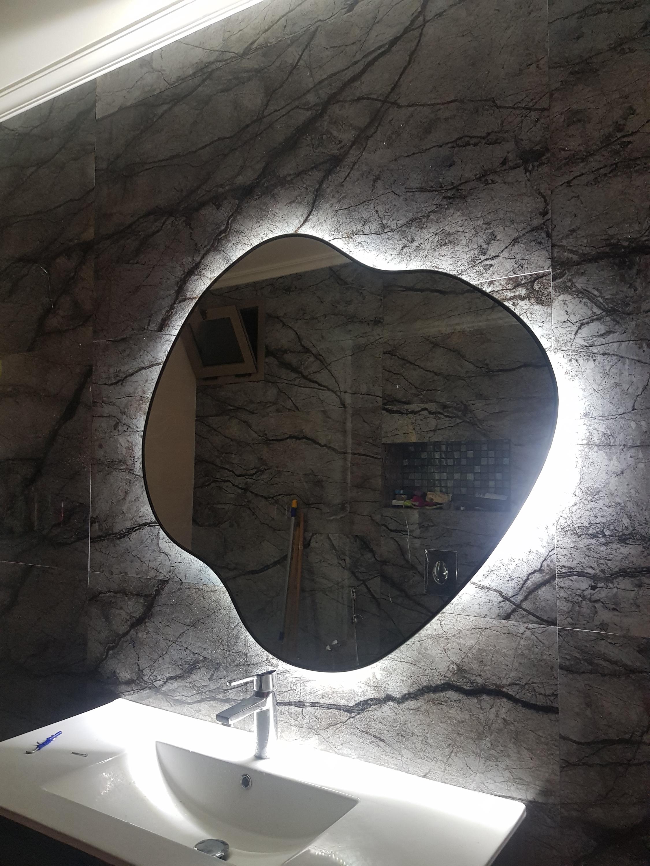 Irregular Round Mirror – White LED Backlight, Artisan Crafted (80x80 cm)